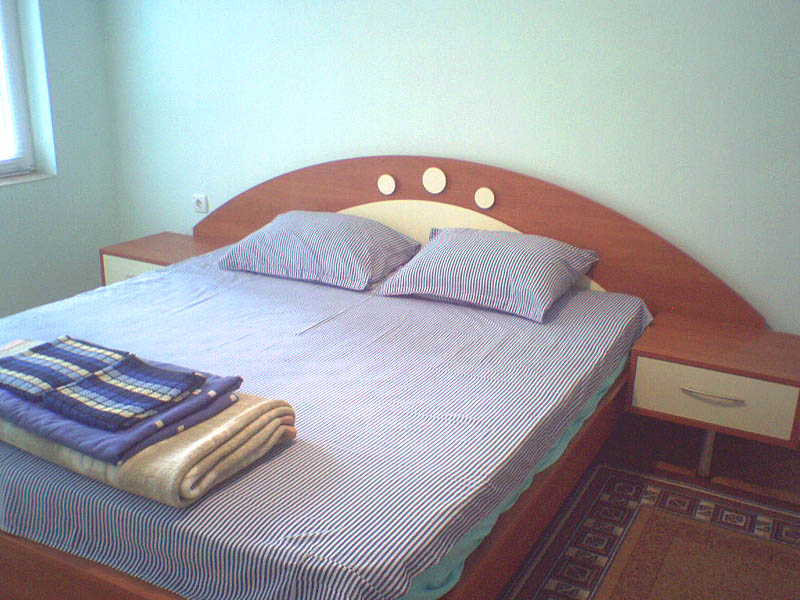 bedroom1r.jpg
